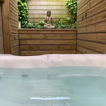 D'hotes De La Pinstrie Bed and breakfast 3*